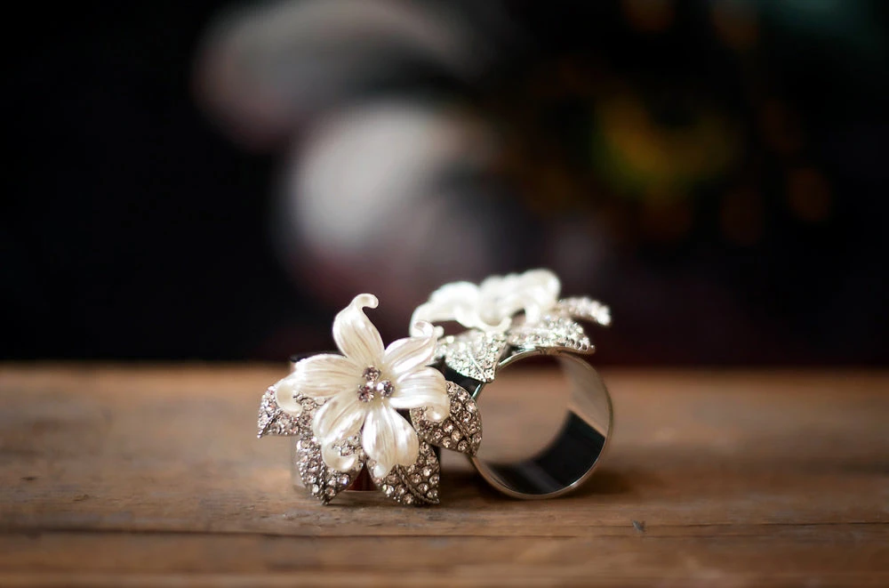 TRISH SCULLY Mother's Day Gift Guide FLEUR BLANCHE NAPKIN RING SET OF 2