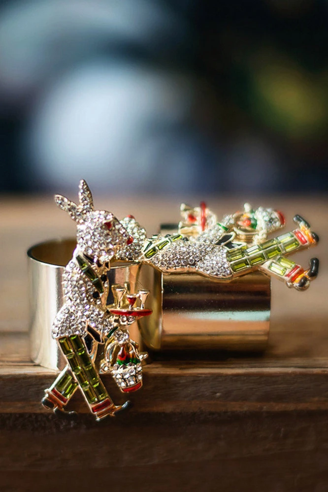 TRISH SCULLY HOME MARTINI RABBIT NAPKIN RING SET OF 2