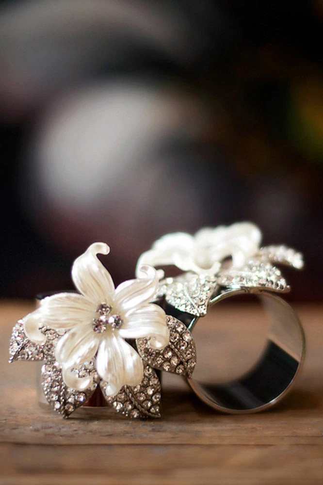 TRISH SCULLY Mother's Day Gift Guide FLEUR BLANCHE NAPKIN RING SET OF 2