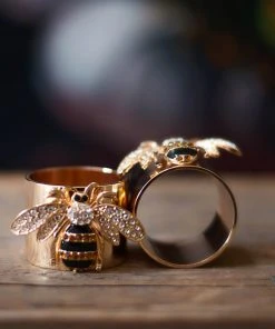TRISH SCULLY HOME Mother's Day Gift Guide QUEEN BEE NAPKIN RING SET OF 2