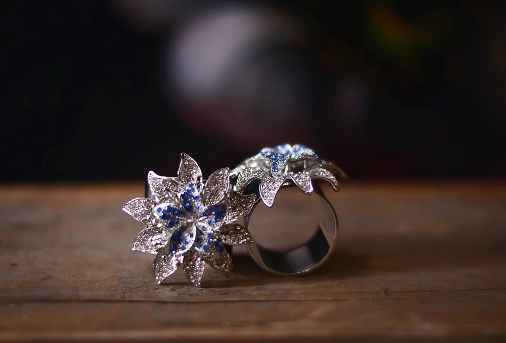 TRISH SCULLY LA FLEUR BLEUE NAPKIN RING SET OF 2 HOME