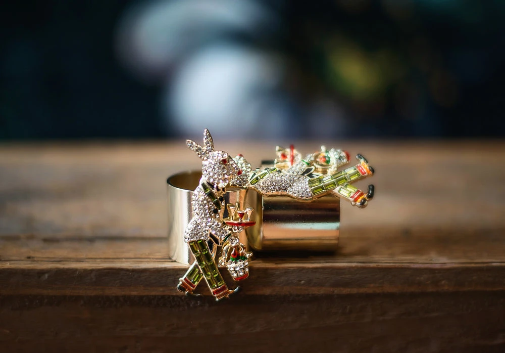 TRISH SCULLY HOME MARTINI RABBIT NAPKIN RING SET OF 2