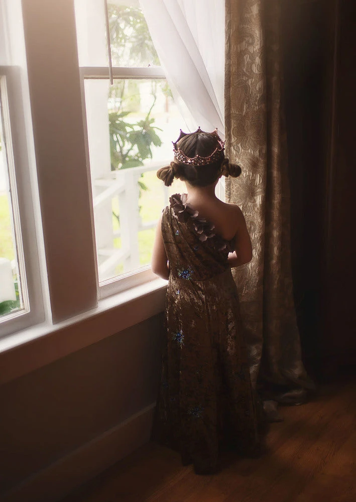 TRISH SCULLY HOME HER ROYAL MAJESTY CROWN Accessories