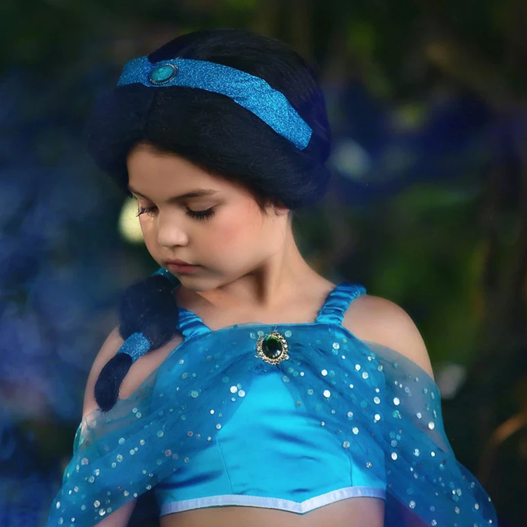 TRISH SCULLY BRUNETTE WIG