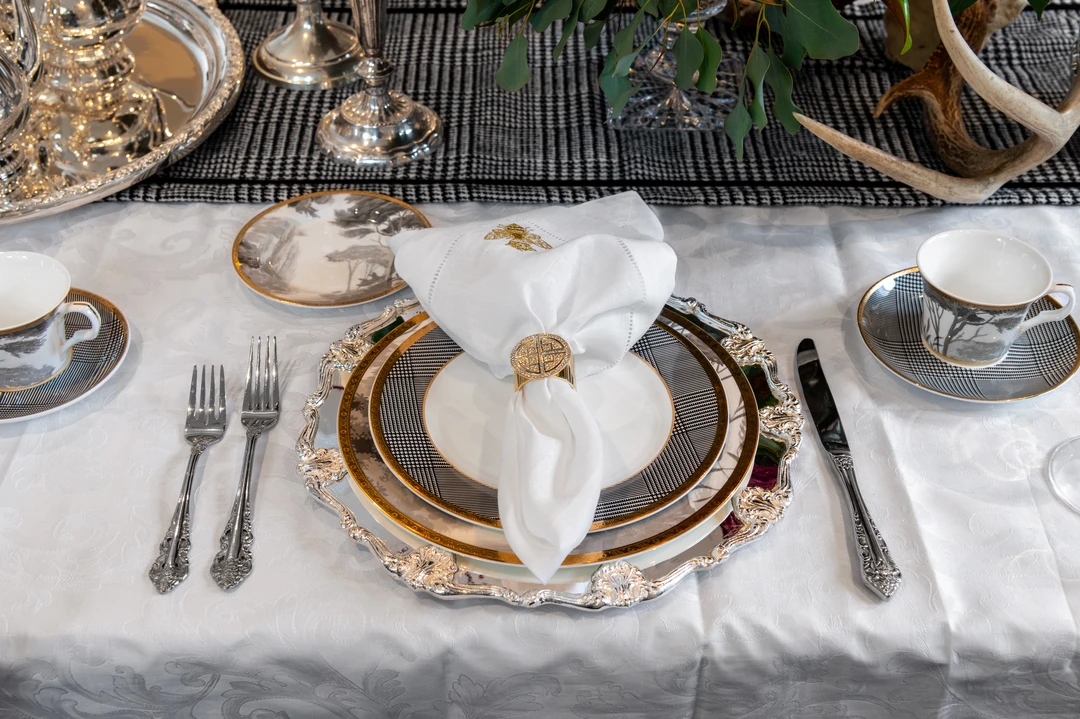 TRISH SCULLY HOME MILANO WHITE JACQUARD TABLE CLOTH 104" X 56" RECTANGLE