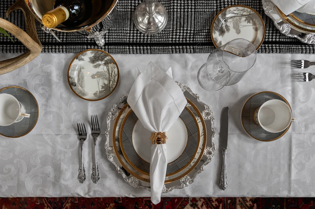 TRISH SCULLY HOME MILANO WHITE JACQUARD TABLE CLOTH 116" X 56" RECTANGLE