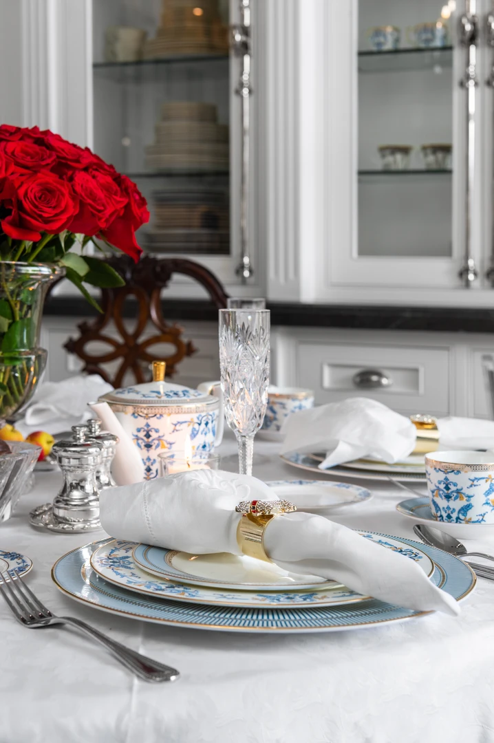 TRISH SCULLY MILANO WHITE JACQUARD TABLE CLOTH 72" SQUARE HOME