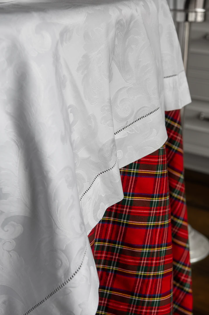 TRISH SCULLY MILANO WHITE JACQUARD TABLE CLOTH 56" SQUARE
