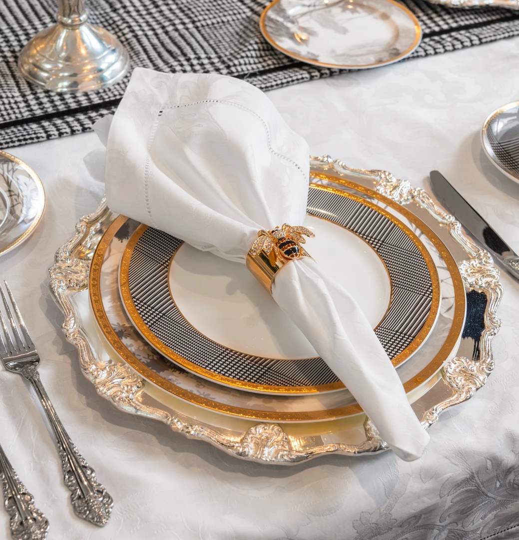 TRISH SCULLY HOME MILANO WHITE JACQUARD NAPKINS SET OF 4